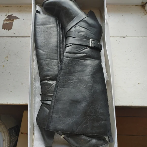 Nine & Co Heeled Black Leather Boot - Picture 1 of 5